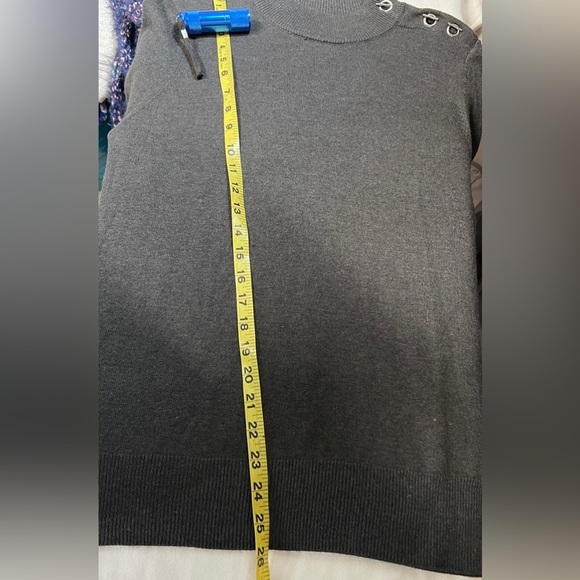 JOAN VASS‎ Charcoal gray mock neck sweater size M. - Picture 13 of 13